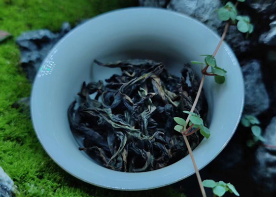 Jin Junmei caja de regalo enlatada de 80 g de té Wuyi flor de montaña de semillas pequeñas fábrica de té Lianyun mayorista