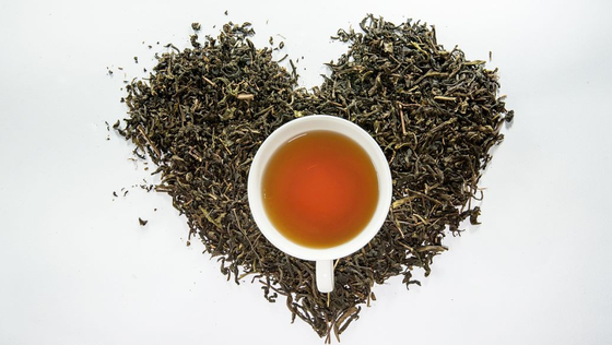 Experimenta la elegancia del té de peonía dorada con almacenamiento en lugar seco