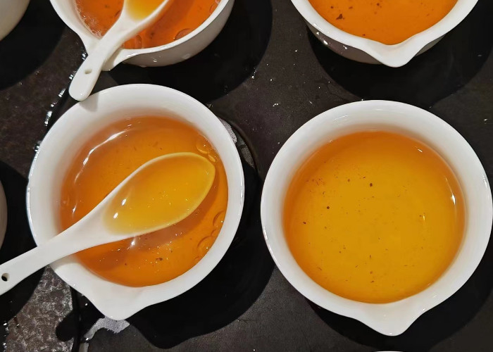 Jin Junmei caja de regalo enlatada de 80 g de té Wuyi flor de montaña de semillas pequeñas fábrica de té Lianyun mayorista