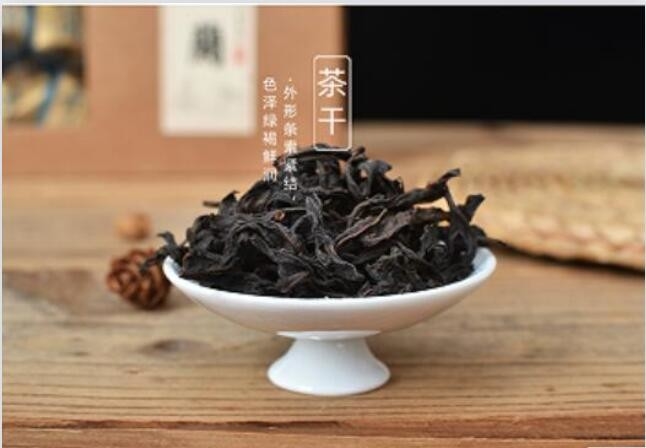 2022 Nuevo té de cabeza primavera Wuyi Montaña té negro Zhengshan pequeñas flores frutales alta montaña té silvestre Tongmu Guan SAN t