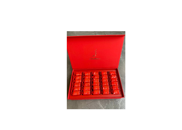 El té de roca Wuyi es un té oolong, producido en la montaña Wuyi en el norte de Fujian, donde los árboles de té crecen en grietas rocosas.