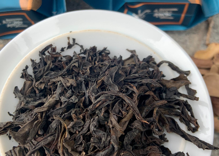 Smoky Lapsang Races Tea con temperatura de elaboración de 95-100 ° C y tiempo de elaboración de 3-5 minutos